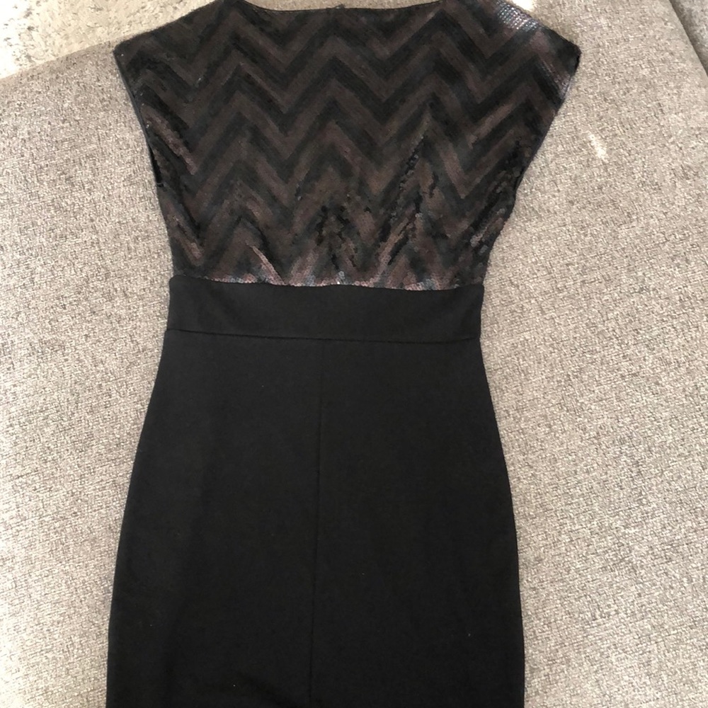 Dress - Picture 5 of 6